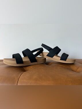Reef Black Strappy Sandals with Tan Footbed